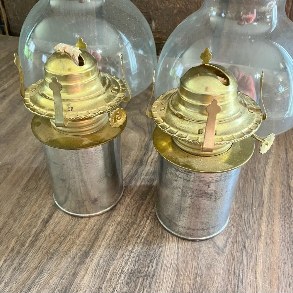 Pair of Vintage Clear Glass Hurricane Table Lamps - Picture 4 of 4